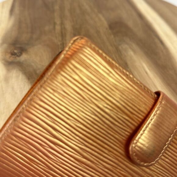 LOUIS VUITTON Rose Gold Epi Kisslock Wallet - Picture 6 of 16